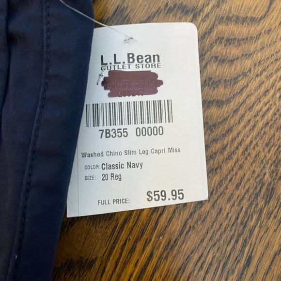L.L.  Bean Favorite Fit 20 Reg Navy cropped pants NWT - Picture 3 of 8